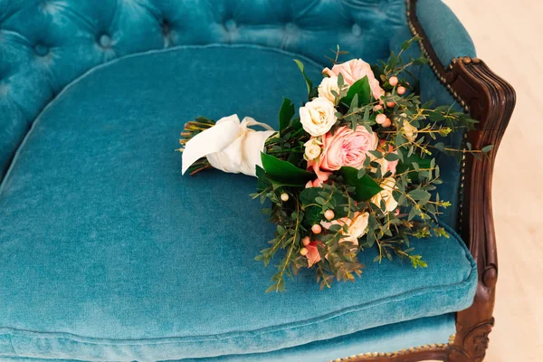 Bouquet Boda Novia Una Silla Armario Época Azul — Foto de Stock