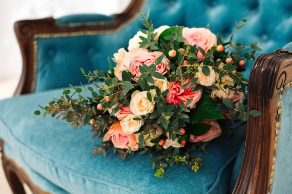 Bouquet Boda Novia Una Silla Armario Época Azul — Foto de Stock