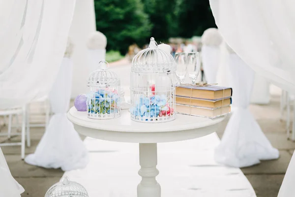 Mesa Madera Blanca Decoraciones Una Ceremonia Boda — Foto de Stock