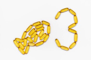 Beyaz zemin üzerinde omega-3 balık yağı kapsülleri