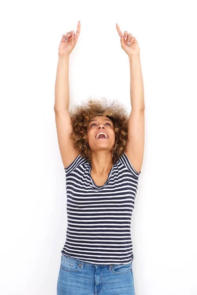 Retrato Alegre Joven Negra Señalando Con Los Dedos Hacia Arriba — Foto de Stock