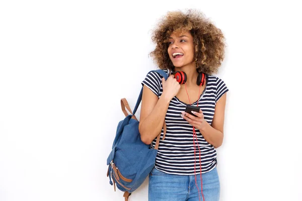 Retrato Sorrindo Jovem Mulher Negra Com Fones Ouvido Saco Telefone — Fotografia de Stock