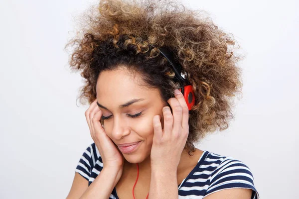 Närbild Porträtt Glada Afrikanska Amerikanska Flickan Lyssnar Musik Med Hörlurar — Stockfoto