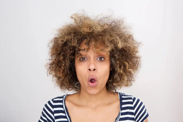 Close Retrato Jovem Mulher Negra Com Expressão Surpresa Boca Aberta — Fotografia de Stock