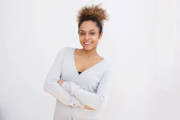 Retrato Una Joven Negra Feliz Sonriendo Sobre Fondo Blanco — Foto de Stock