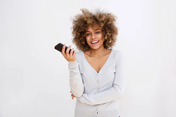 Portret Van Gelukkige Jonge Zwarte Vrouw Met Cellphone Tegen Witte — Stockfoto