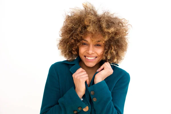 Retrato Hermosa Chica Afroamericana Sonriendo Con Abrigo Invierno Sobre Fondo — Foto de Stock