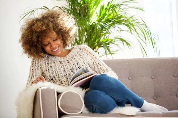 Portrait Attractive African American Woman Sitting Sofa Reading Book — Stock Photo, Image