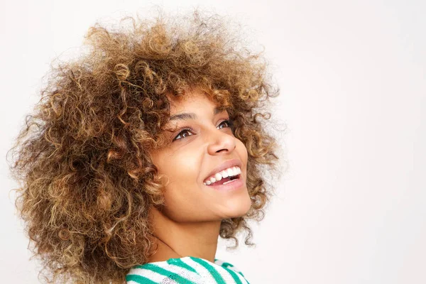 Cerca Retrato Lateral Joven Mujer Afroamericana Feliz Sonriendo Mirando Hacia —  Fotos de Stock