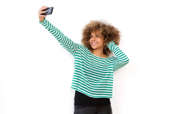 Retrato Jovem Afro Americana Tomando Selfie Com Telefone Celular — Fotografia de Stock