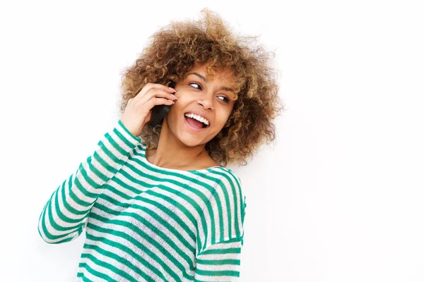 Portret Van Gelukkige Jonge Afrikaanse Amerikaanse Vrouw Praten Cellphone Door — Stockfoto