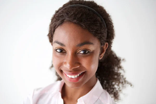 Primer Plano Retrato Joven Mujer Africana Feliz Sonriendo Sobre Fondo —  Fotos de Stock