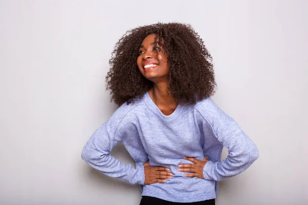 Retrato Jovem Mulher Africana Alegre Rindo Fundo Branco — Fotografia de Stock