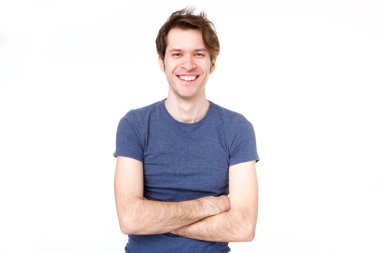 Kendine güvenen adam tarafından beyaz arka plan geçti silah ile ayakta portresi