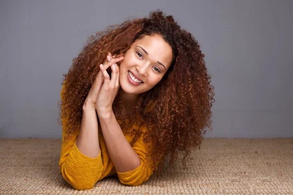 Portrait Happy Young Woman Lying Floor — Stock Photo, Image