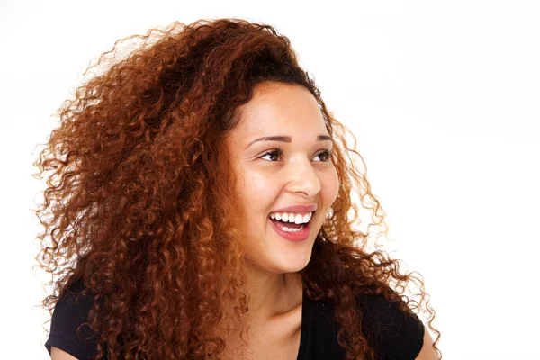 Close Retrato Bela Jovem Com Cabelo Encaracolado Rindo Contra Fundo — Fotografia de Stock