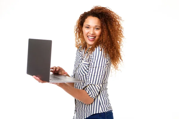Retrato Jovem Feliz Rindo Com Laptop Por Fundo Branco Isolado — Fotografia de Stock