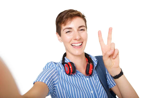 Retrato Jovem Feliz Tomando Selfie Com Sinal Paz Mão Fundo — Fotografia de Stock