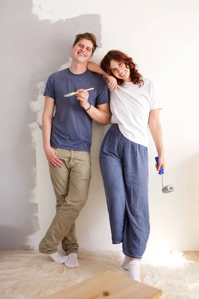 페인트 붓으로 커플의 초상화 — 스톡 사진