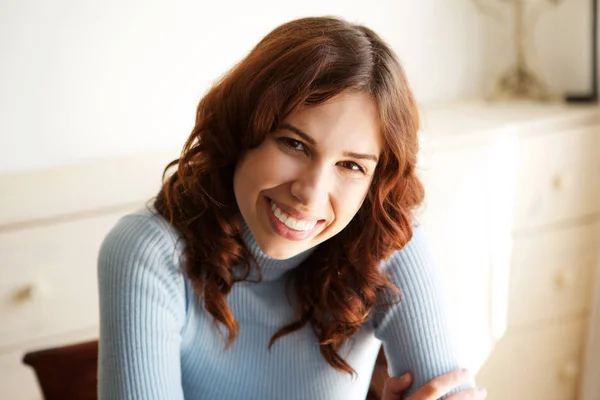 Close Portrait Young Woman Sitting Smiling — Stock Photo, Image