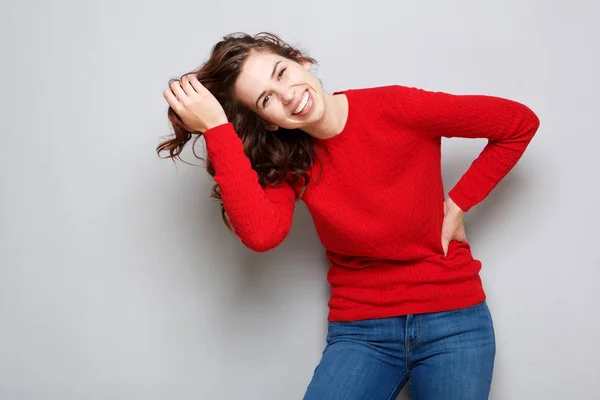 Retrato Jovem Feliz Rindo Com Mão Cabelo — Fotografia de Stock