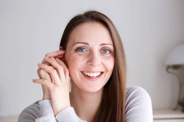 Close Portrait Happy Young Woman Smiling Looking Camera — Stock Photo, Image