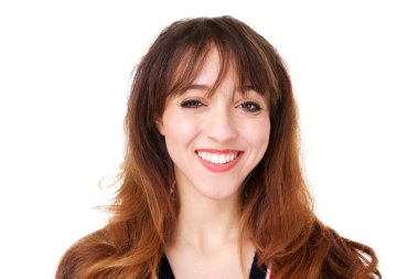 Ön izole beyaz arka plan karşı gülümseyen genç kadın portresi kapatın