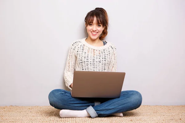 Portrait Happy Young Woman Sitting Floor Laptop — Stock Photo, Image