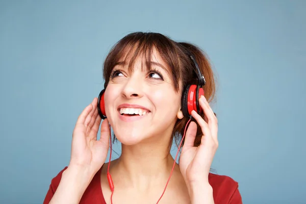 Närbild Porträtt Vacker Ung Kvinna Lyssna Musik Med Hörlurar Och — Stockfoto