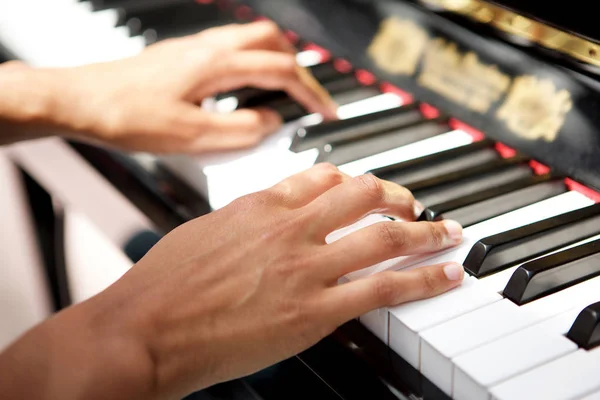 Close Female Hands Playing Piano — Stock Photo, Image