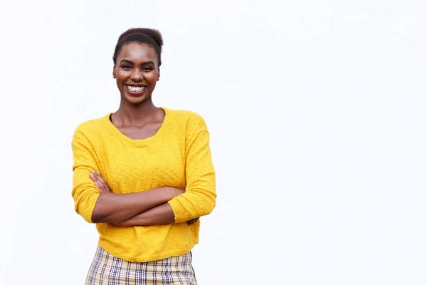Porträtt Lycklig Afroamerikanska Kvinna Med Armar Korsade Mot Isolerade Vit — Stockfoto