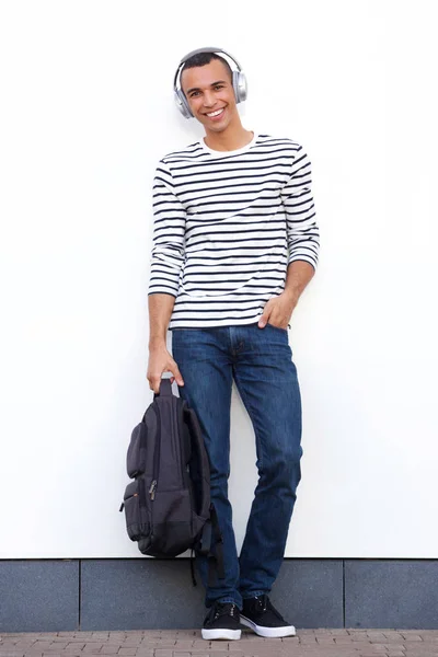 Portrait Complet Jeune Homme Heureux Contre Mur Blanc Avec Sac — Photo