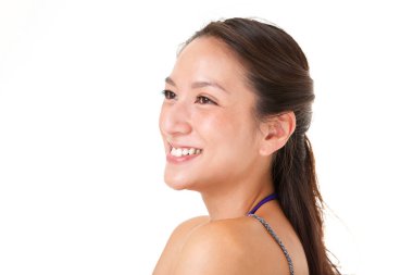 İzole beyaz arka plan karşı mutlu Genç Asyalı kadın portresi yan yukarıya kapatmak