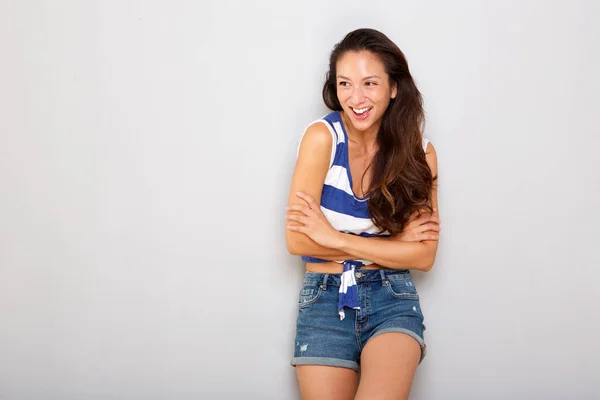 Horizontal Retrato Feliz Asiático Mujer Riendo Contra Gris Fondo — Foto de Stock