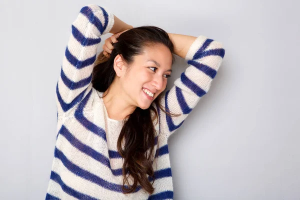 Portrait Sourire Jeune Femme Asiatique Avec Les Mains Derrière Tête — Photo