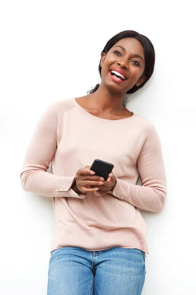 Retrato Joven Mujer Negra Feliz Pie Contra Pared Blanca Con — Foto de Stock