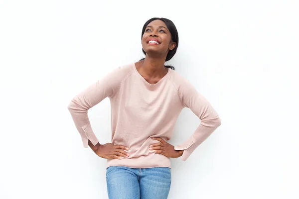Портрет Красивої Молодої Чорної Жінки Яка Посміхається Руками Стегнах Дивиться — стокове фото