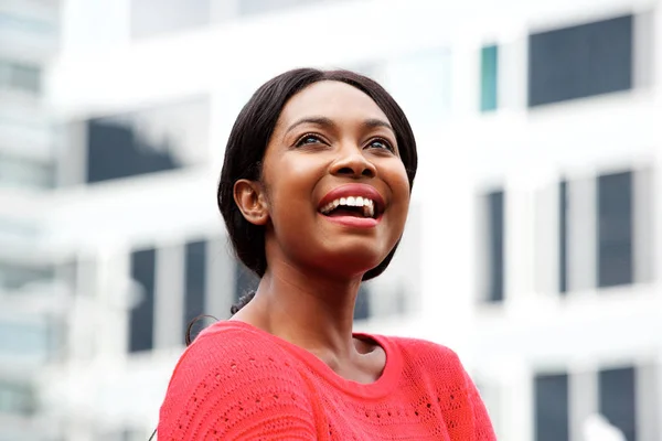 Close Portrait Happy Young Black Woman City — Stock Photo, Image