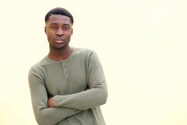 Portrait Horizontal Jeune Homme Afro Américain Cool Avec Les Bras — Photo