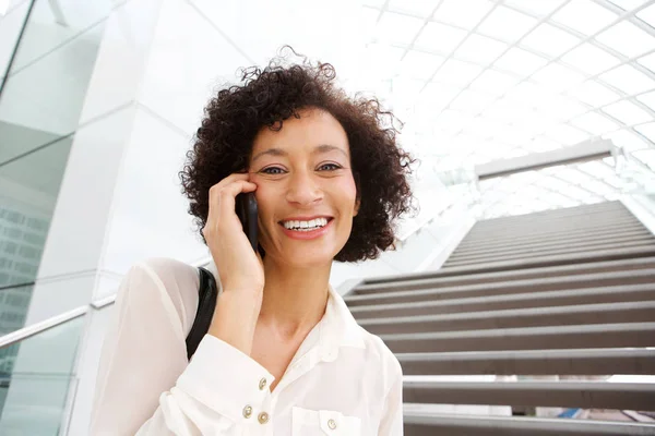 Close Portrait Attractive Middle Age African American Woman Smiling Talking — Stock Photo, Image