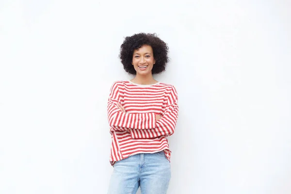 Retrato Mulher Americana Africana Feliz Sorrindo Com Braços Cruzados Contra — Fotografia de Stock