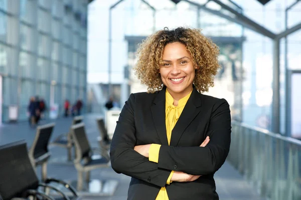 Horizontal Portrait Smiling Business Woman Arms Crossed — Stock Photo, Image
