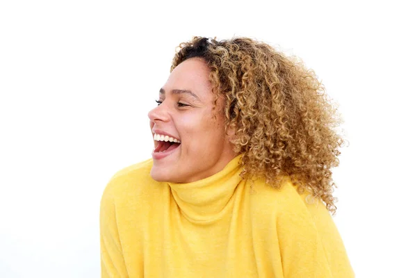 Zblízka Portrét Mladé Afroamerické Ženy Kudrnatými Vlasy Směje Izolované Bílé — Stock fotografie