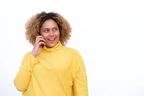 Afro Amerikai Lány Göndör Haja Beszél Mobiltelefon Fehér Háttér Portréja — Stock Fotó