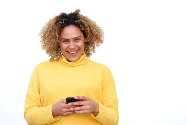 Portret Van Gelukkige Jonge Afro Amerikaanse Vrouw Die Lacht Tegen — Stockfoto