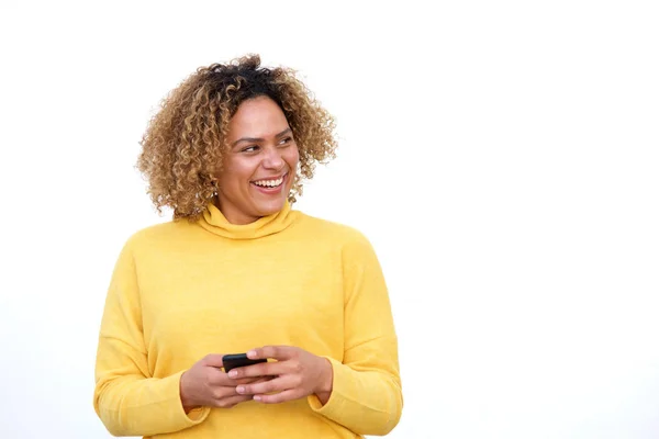 Portret Młodego African American Kobieta Trzymając Telefon Szukasz Drogi Przez — Zdjęcie stockowe