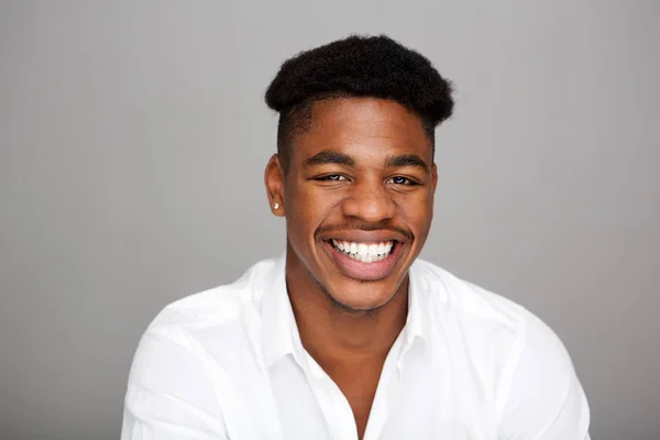 Nahaufnahme Porträt Eines Hübschen Jungen Afrikanisch Amerikanischen Mannes Vor Grauem — Stockfoto