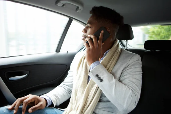 Portrait Young Businessman Talking Mobile Phone While Backseat Car — Stock fotografie