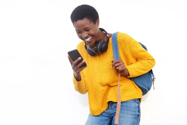 Retrato Una Joven Mujer Negra Con Una Bolsa Riéndose Del —  Fotos de Stock