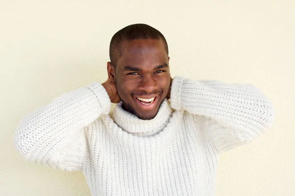Närbild Porträtt Afroamerikanska Manliga Mode Modell Med Tröja Leende — Stockfoto